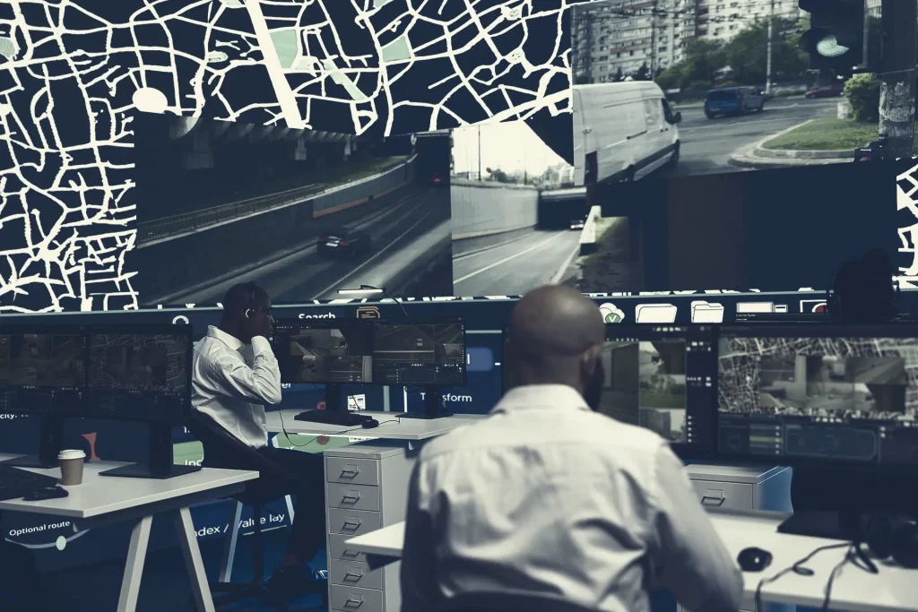 Teheran Verkehrskameras gehackt - Berichte sprechen von jahrelanger Kompromittierung und Datenabfluss. BSI-KRITIS-Daten zeigen Detektionslücken im Verkehr.